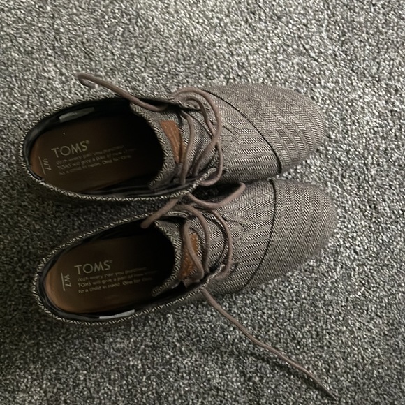 Toms - Picture 3 of 7